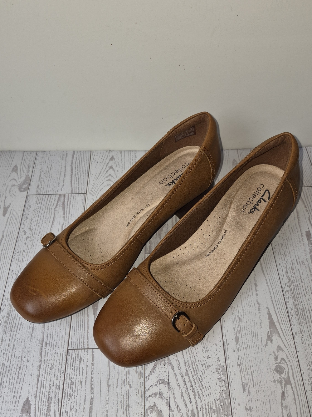Clarks Women's Cognac Leather Low Heel with Buckle 8.5